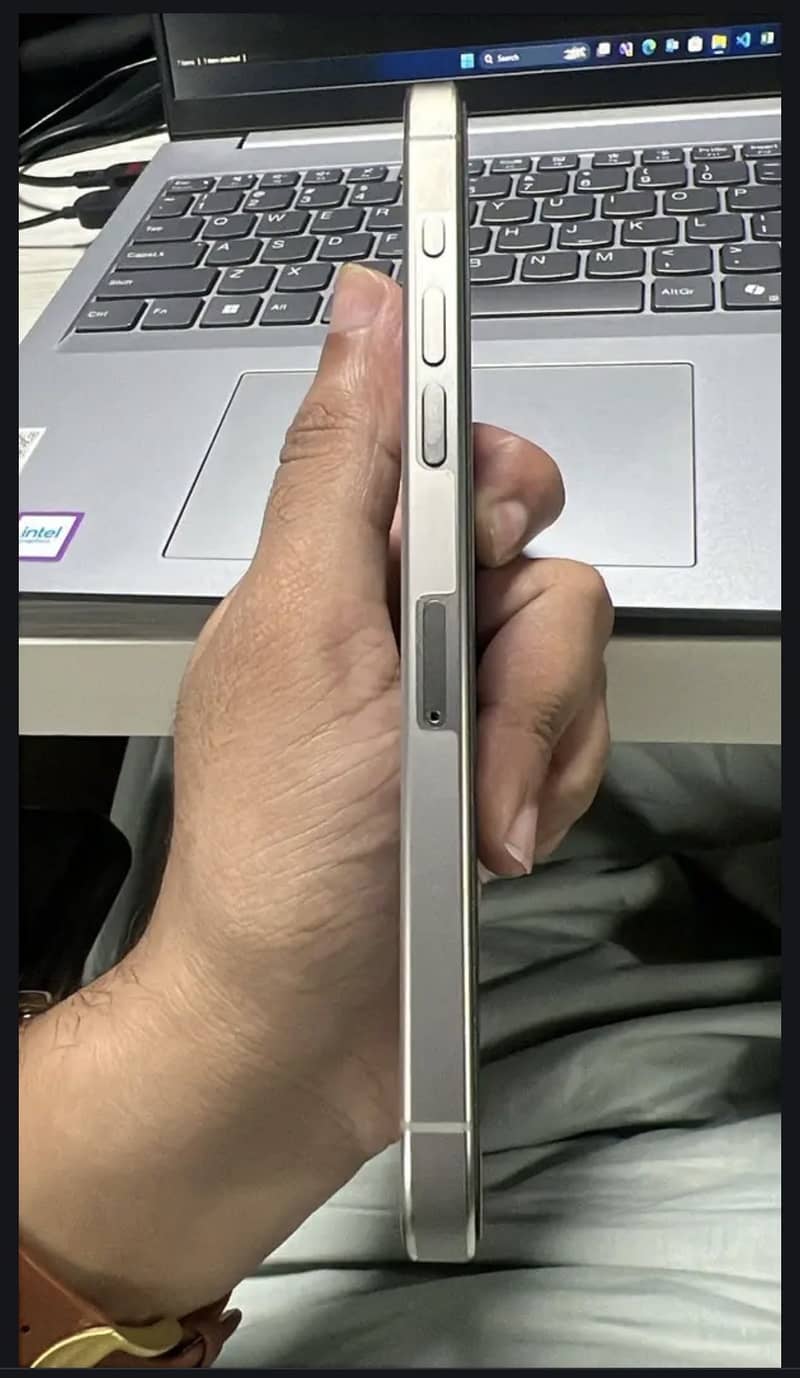 Apple iPhone 15 Pro Max 1