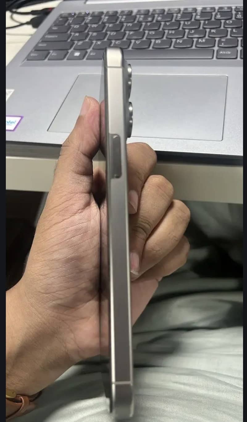Apple iPhone 15 Pro Max 2