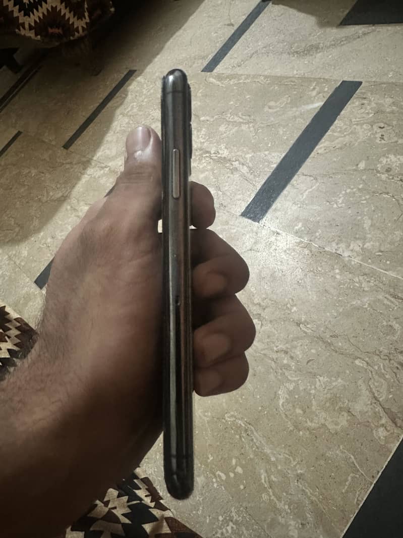 Apple iPhone 11 Pro 1