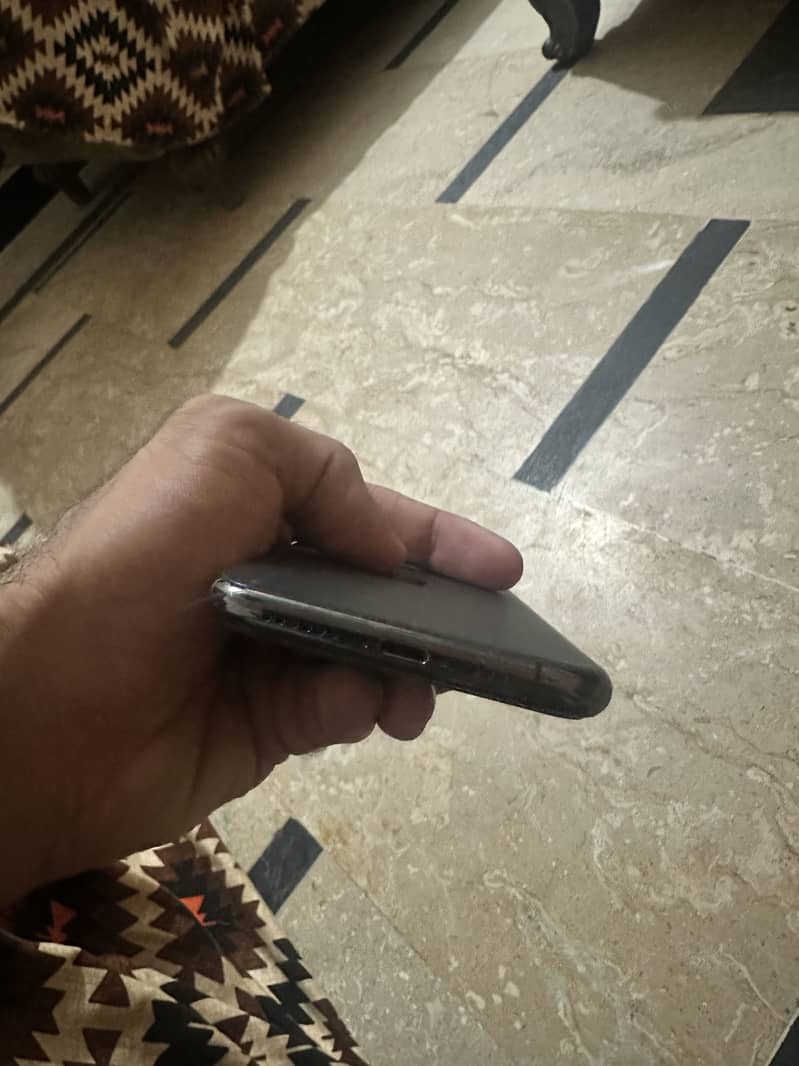 Apple iPhone 11 Pro 2