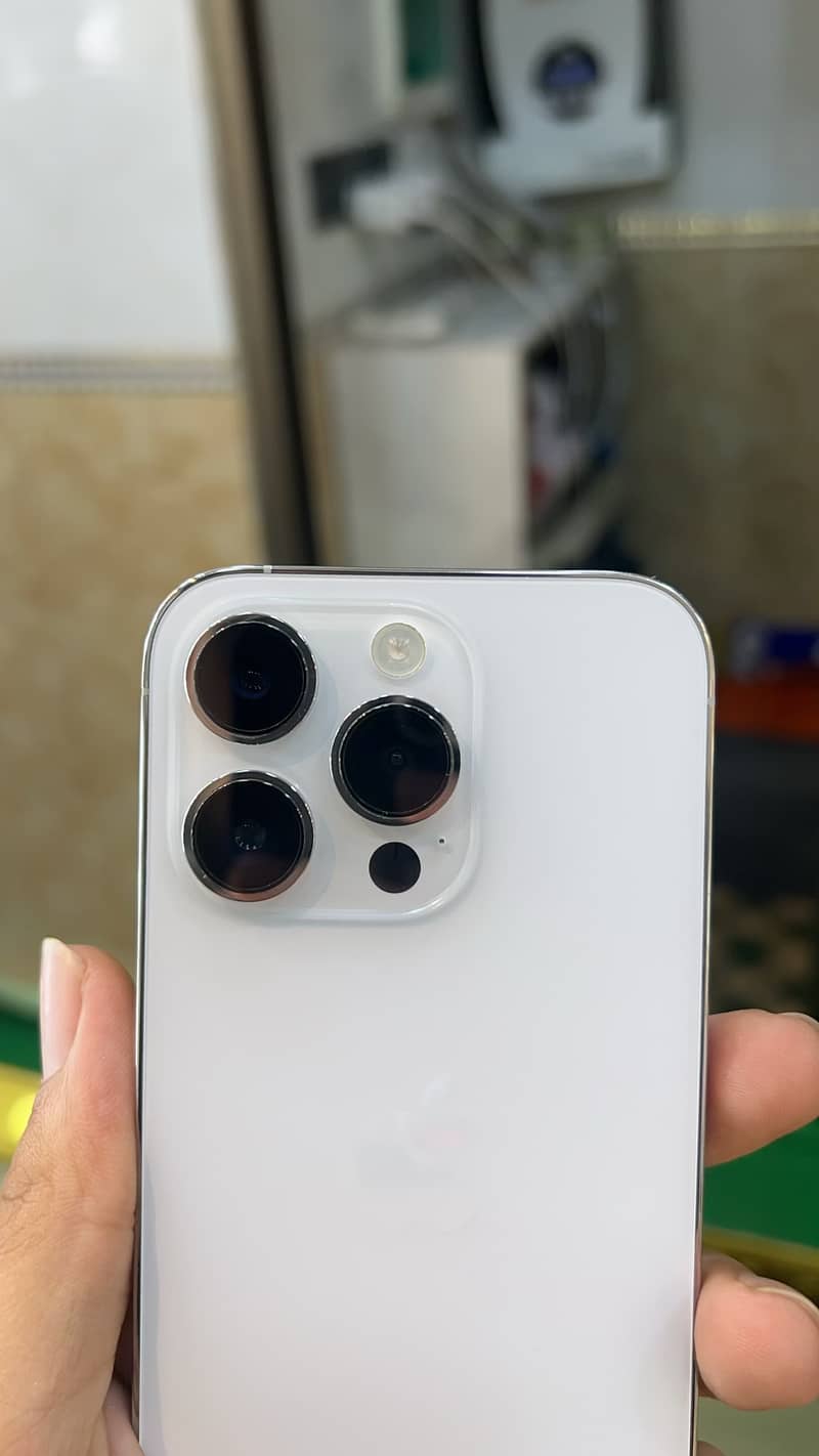 Apple iPhone 14 Pro 4