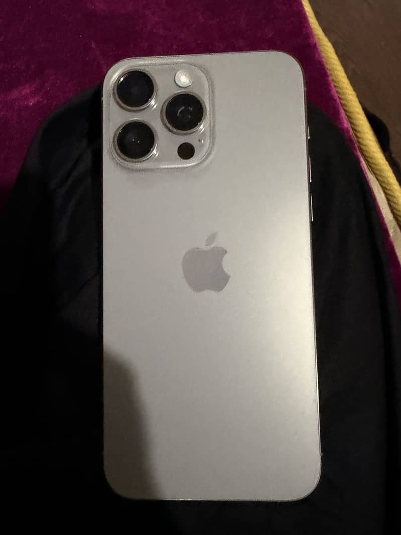 Apple iPhone 15 Pro Max 0