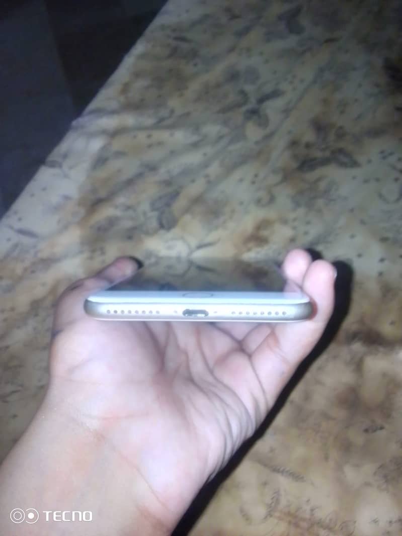 Apple iPhone 7 Plus 2