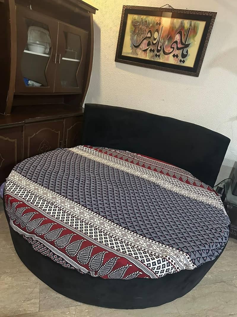 Round bed set 1