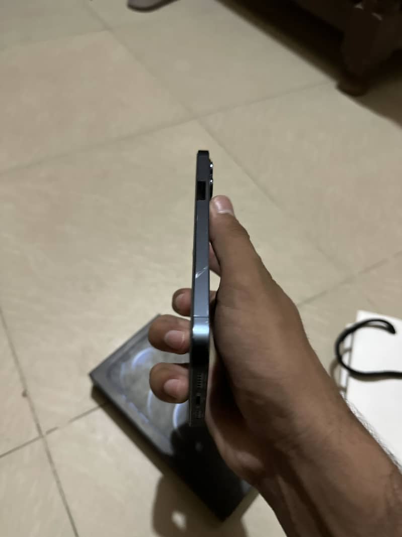 Apple iPhone 12 1