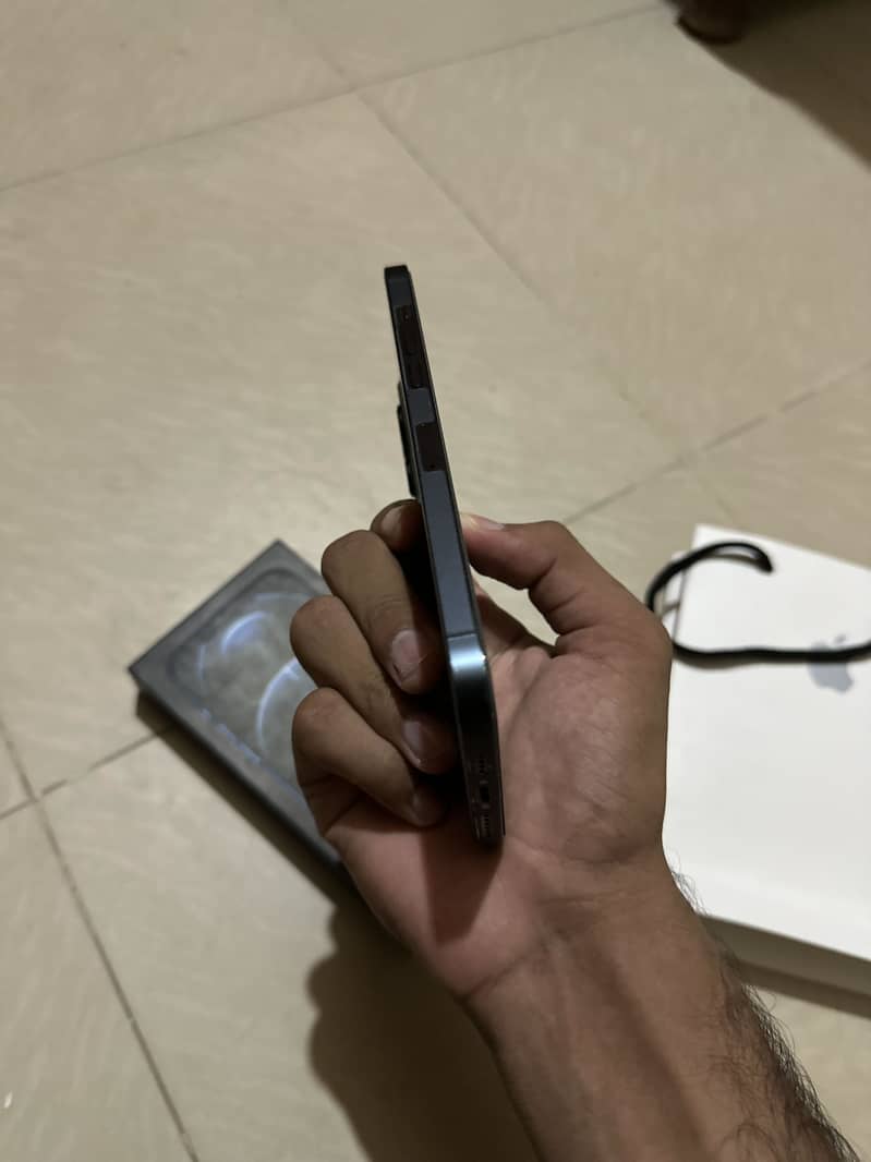 Apple iPhone 12 2