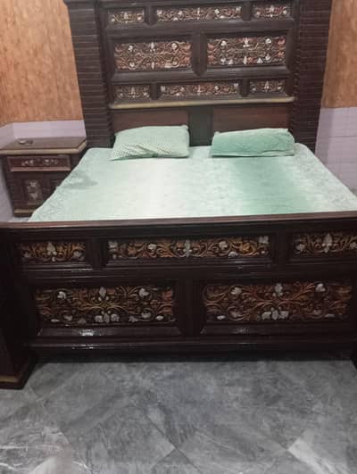 Bed Chinioti