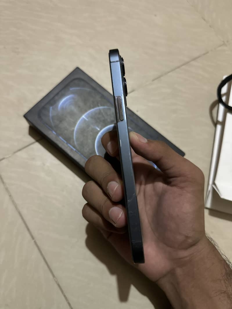 Apple iPhone 12 1