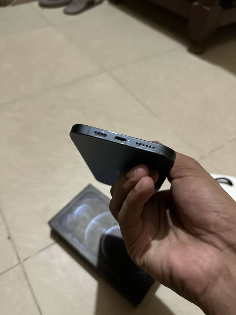 Apple iPhone 12 7