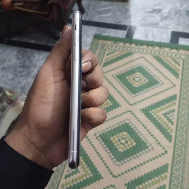Apple iPhone X 3