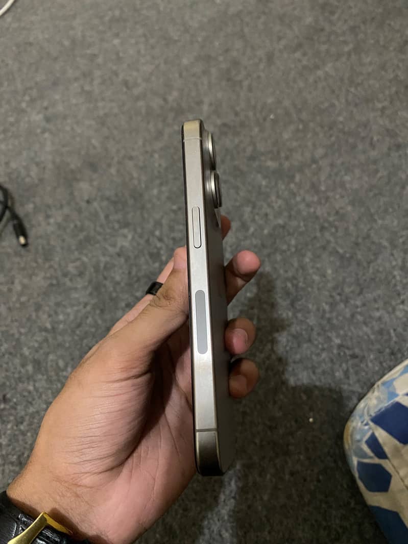 Apple iPhone 15 Pro 2