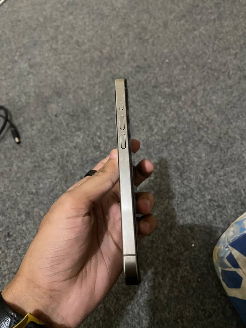 Apple iPhone 15 Pro 4