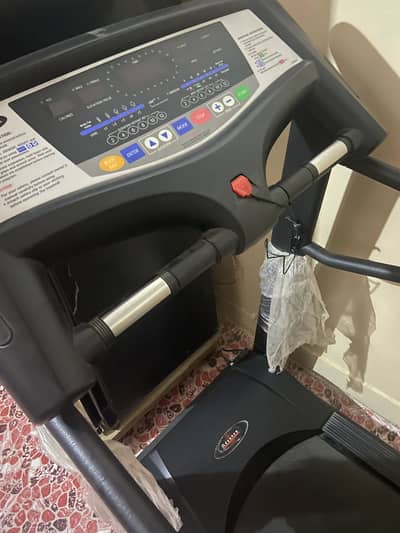 Treadmill with auto incline
