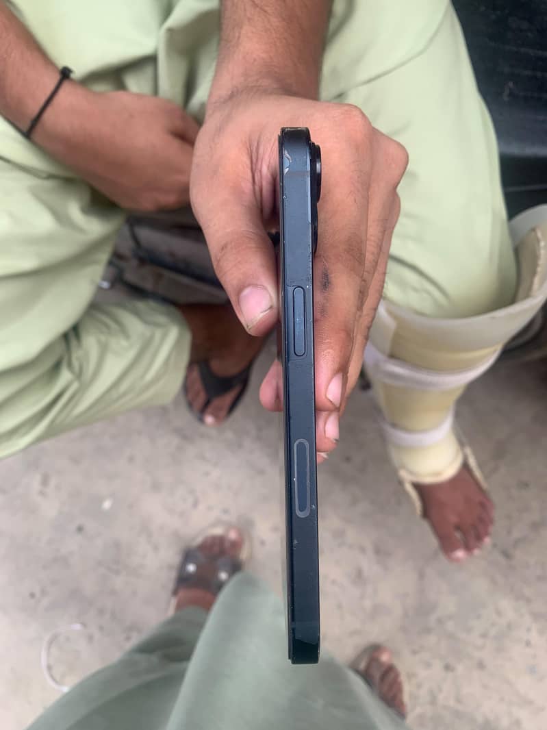 Apple iPhone 13 3