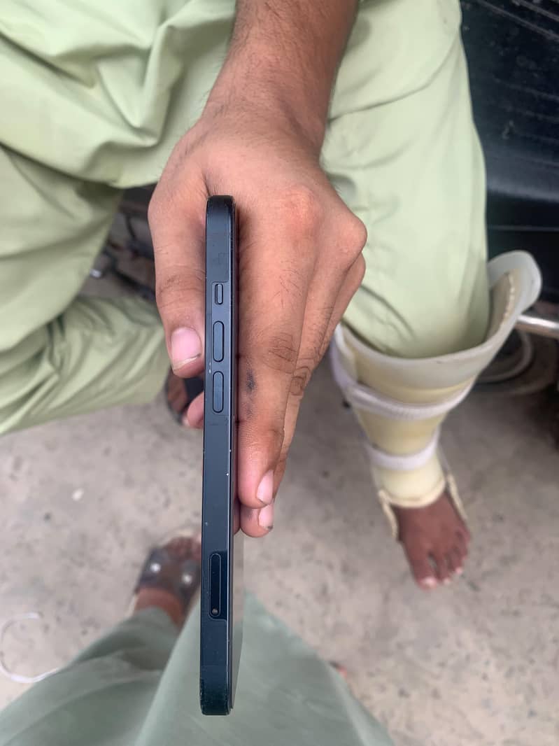 Apple iPhone 13 4