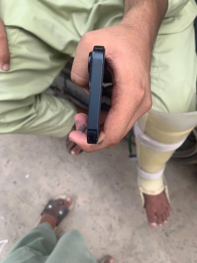 Apple iPhone 13 5