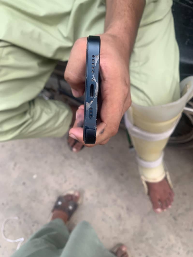 Apple iPhone 13 6
