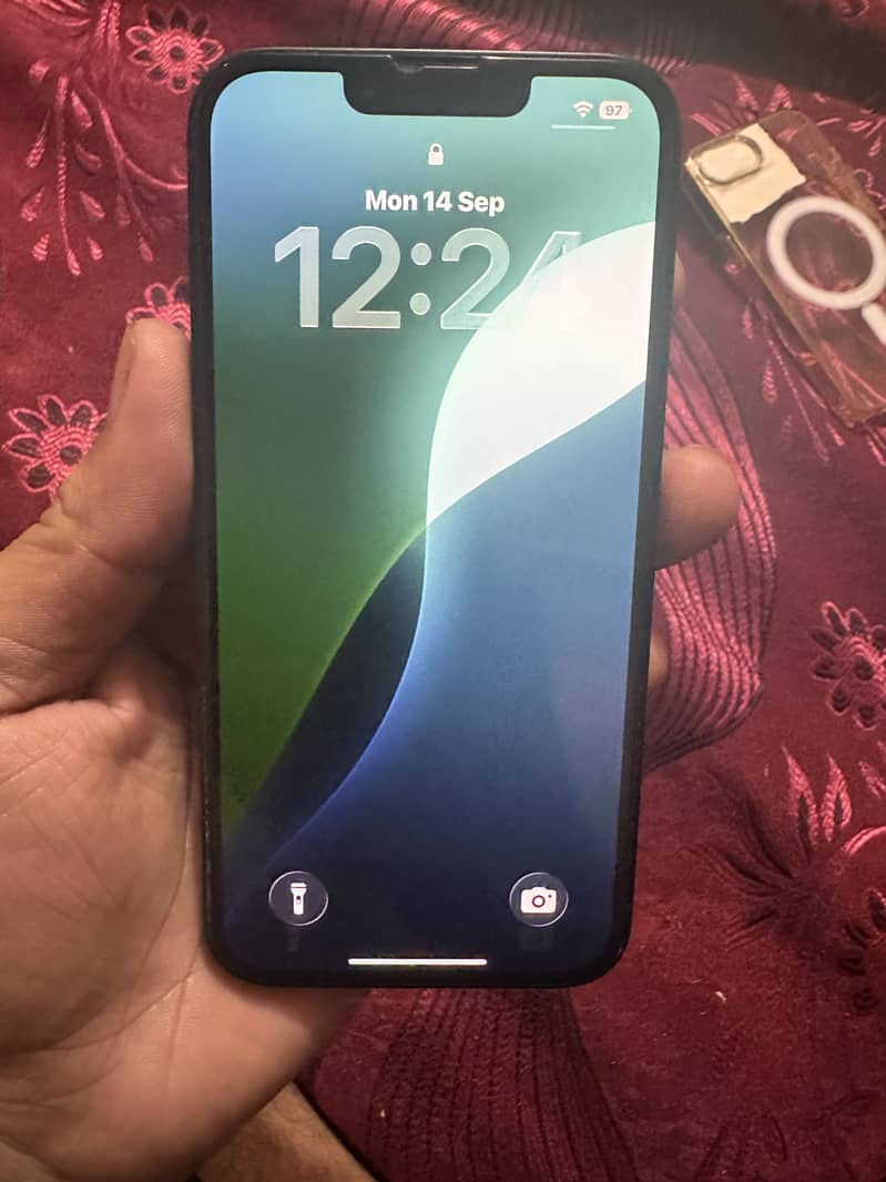 Apple iPhone 16e 1
