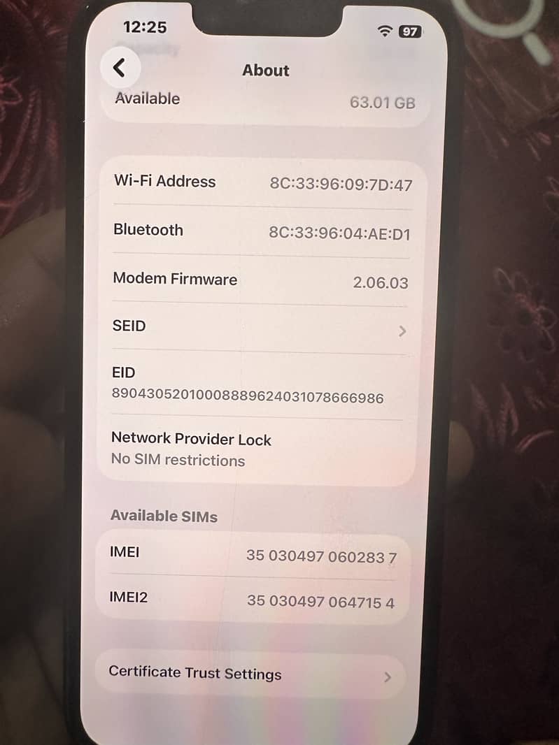 Apple iPhone 16e 5