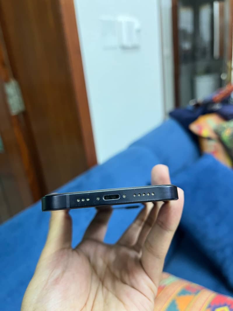 Apple iPhone 12 4