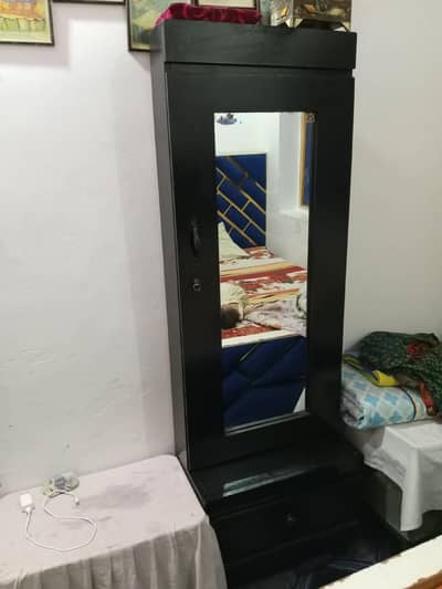 dreesing ha good condition 10 by 9