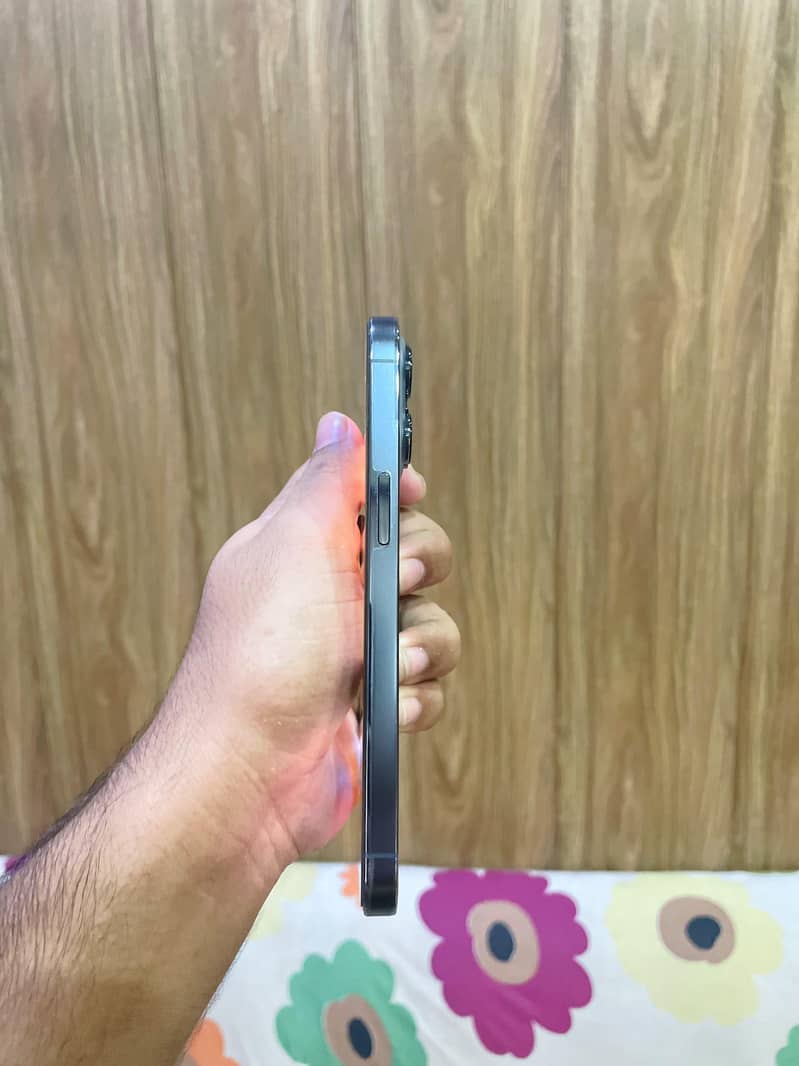 Apple iPhone 13 Pro 1