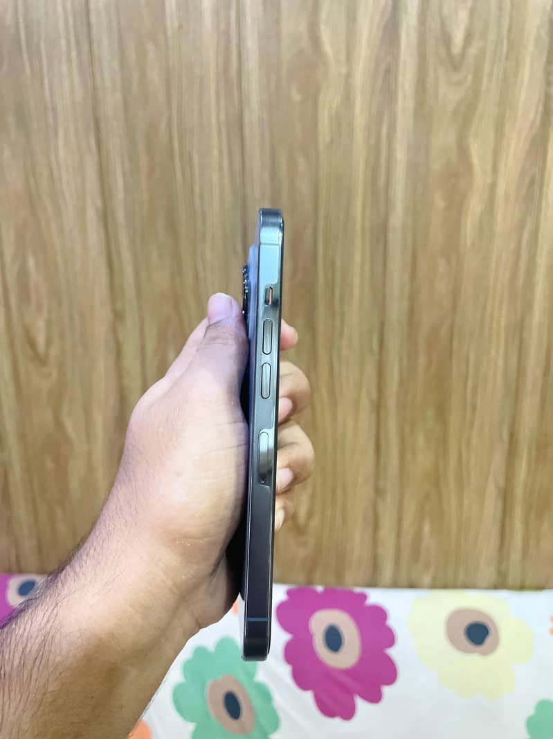 Apple iPhone 13 Pro 4