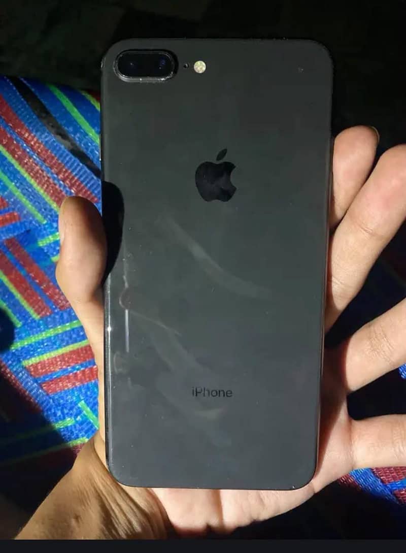 Apple iPhone 8 Plus 1
