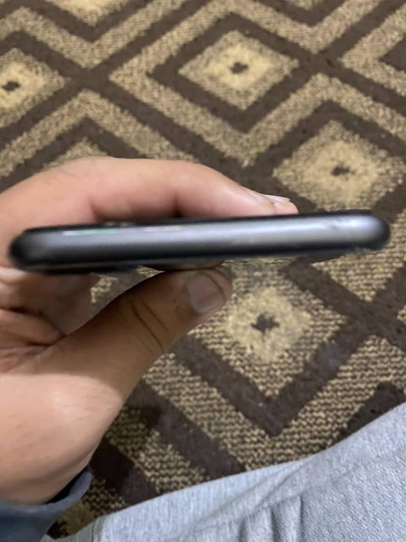 Apple iPhone 8 Plus 3