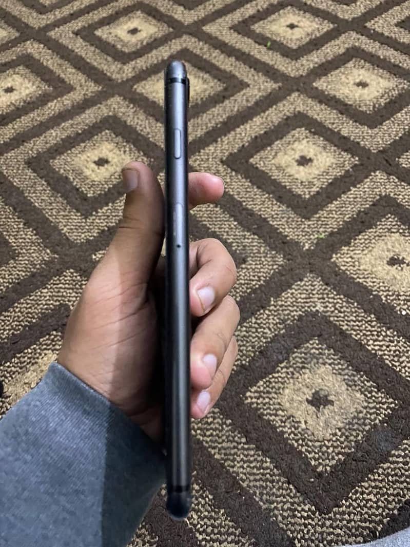 Apple iPhone 8 Plus 4