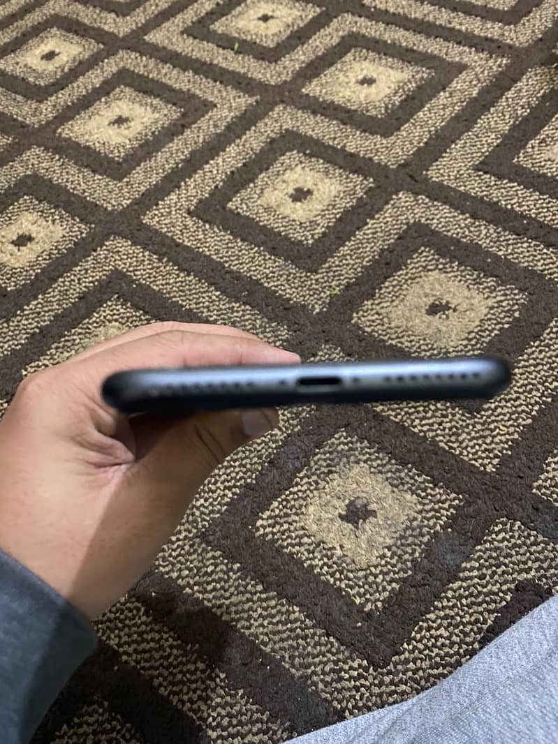 Apple iPhone 8 Plus 5