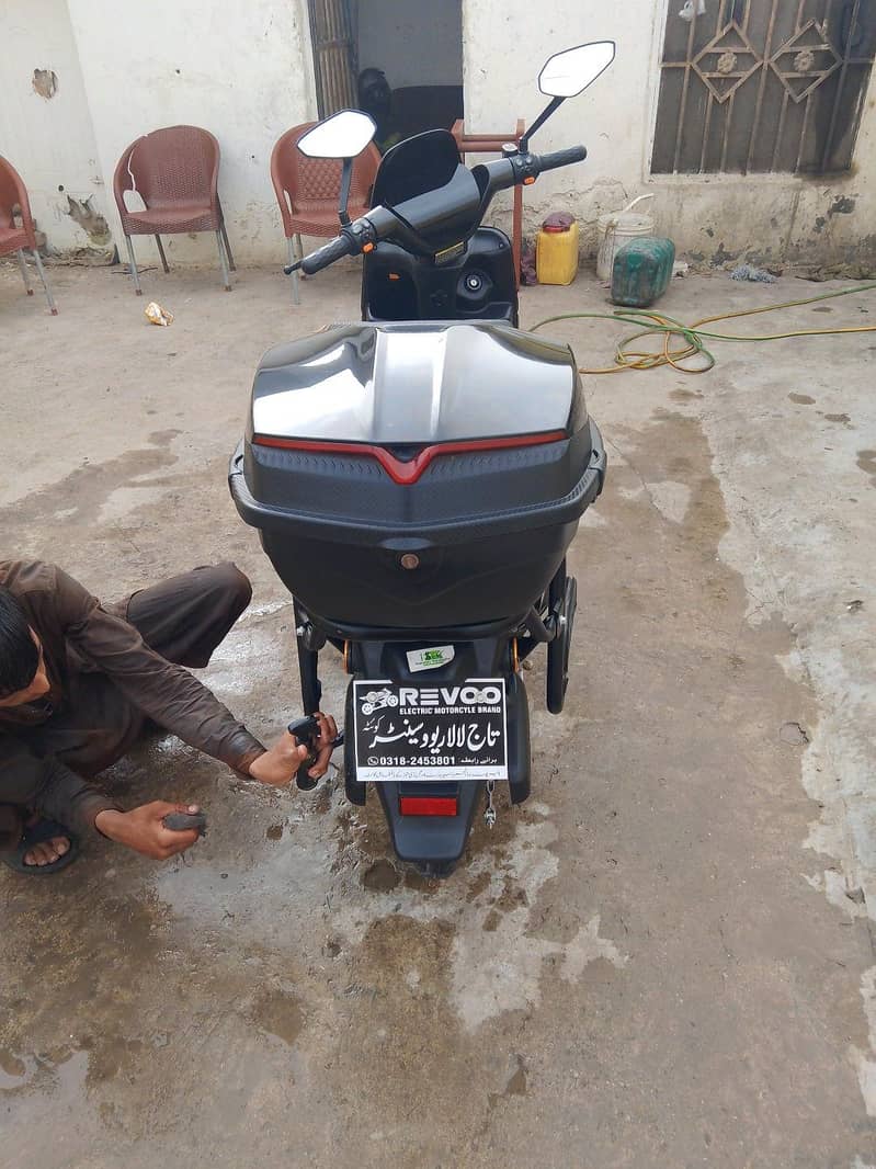 Revoo A12 5