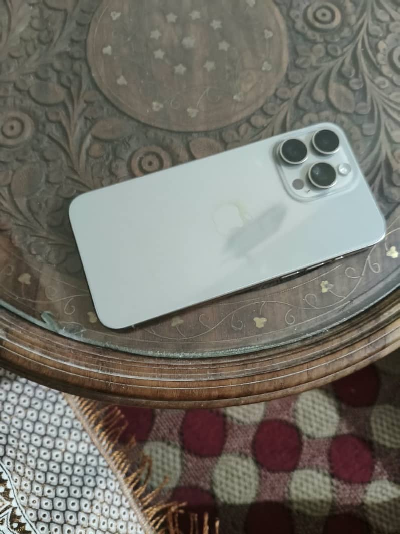 Apple iPhone 15 Pro Max 2