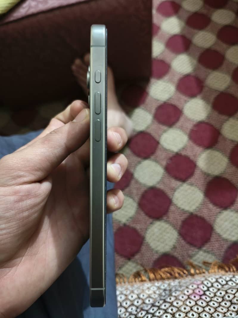 Apple iPhone 15 Pro Max 3