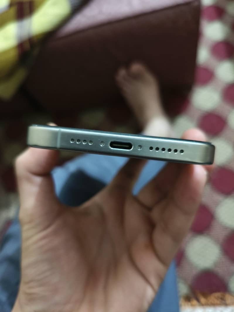 Apple iPhone 15 Pro Max 4