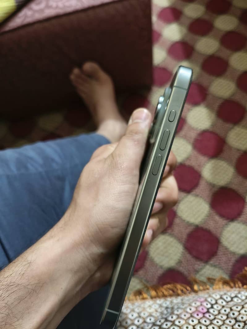 Apple iPhone 15 Pro Max 6
