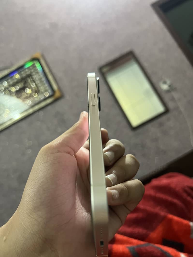 Apple iPhone 13 2