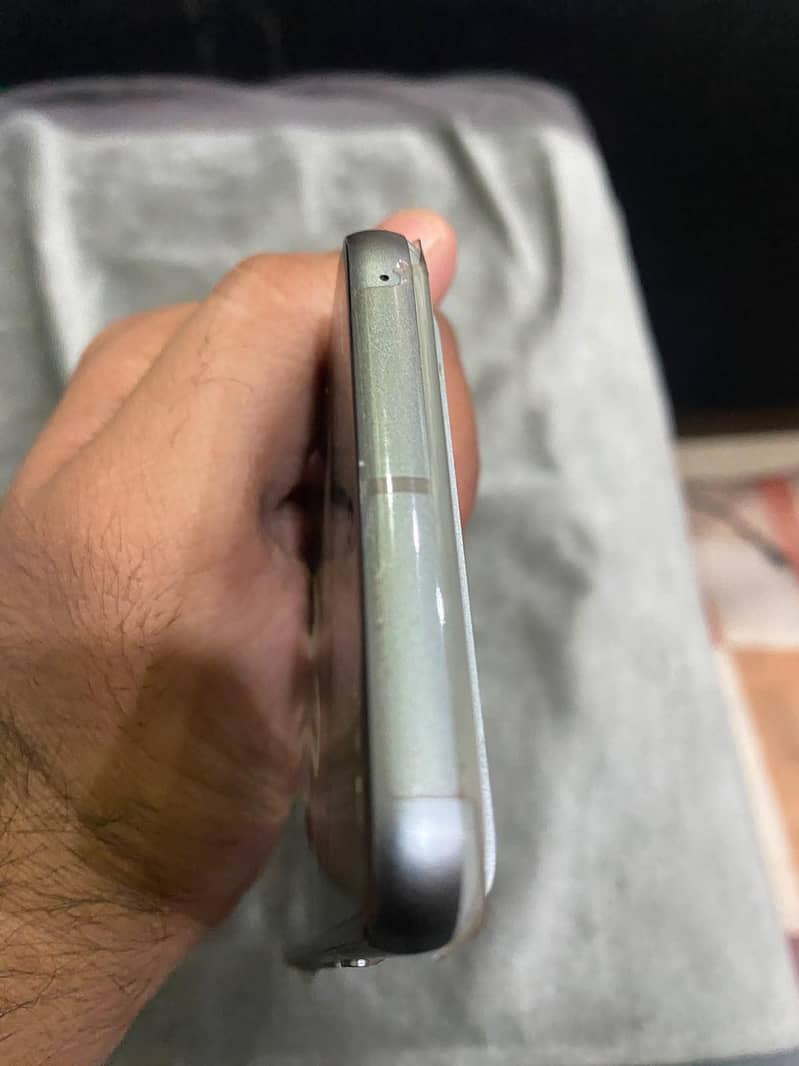 Google Pixel 8 4