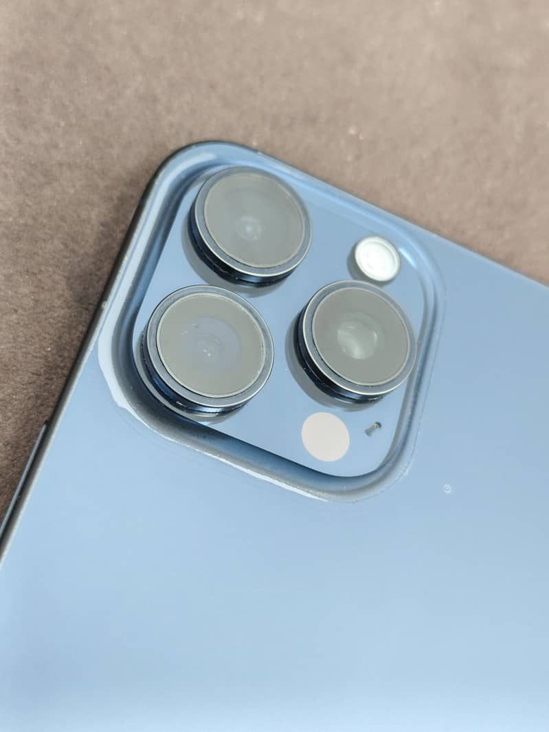 Apple iPhone 15 Pro Max 2