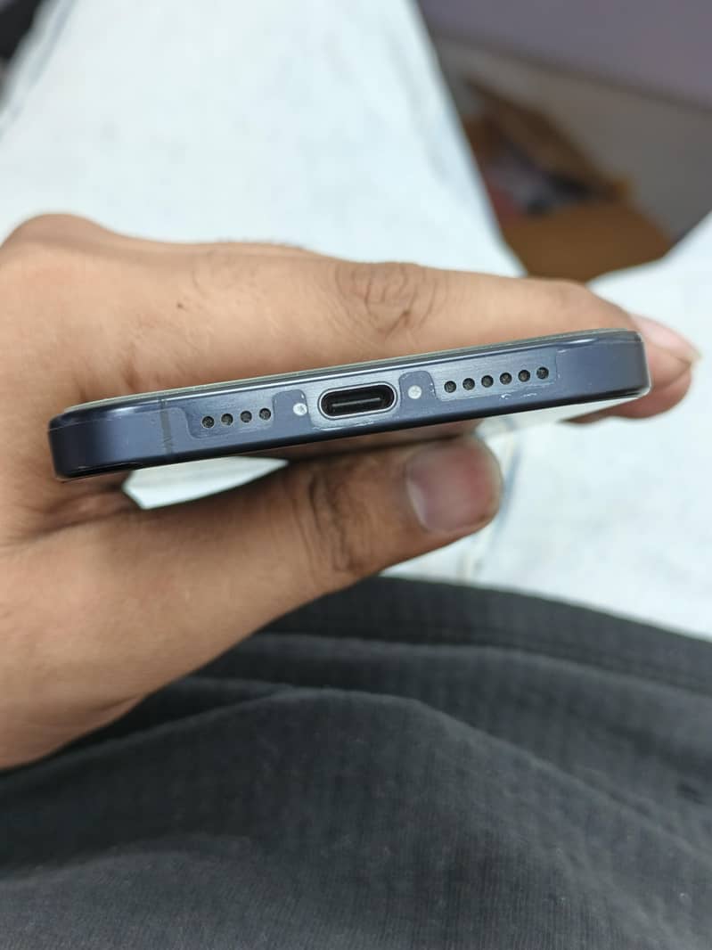 Apple iPhone 15 Pro Max 4