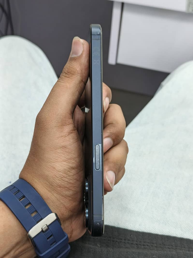 Apple iPhone 15 Pro Max 6