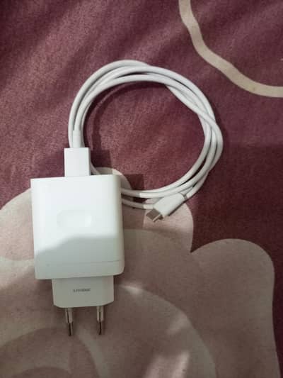 Orignel chargers box walay