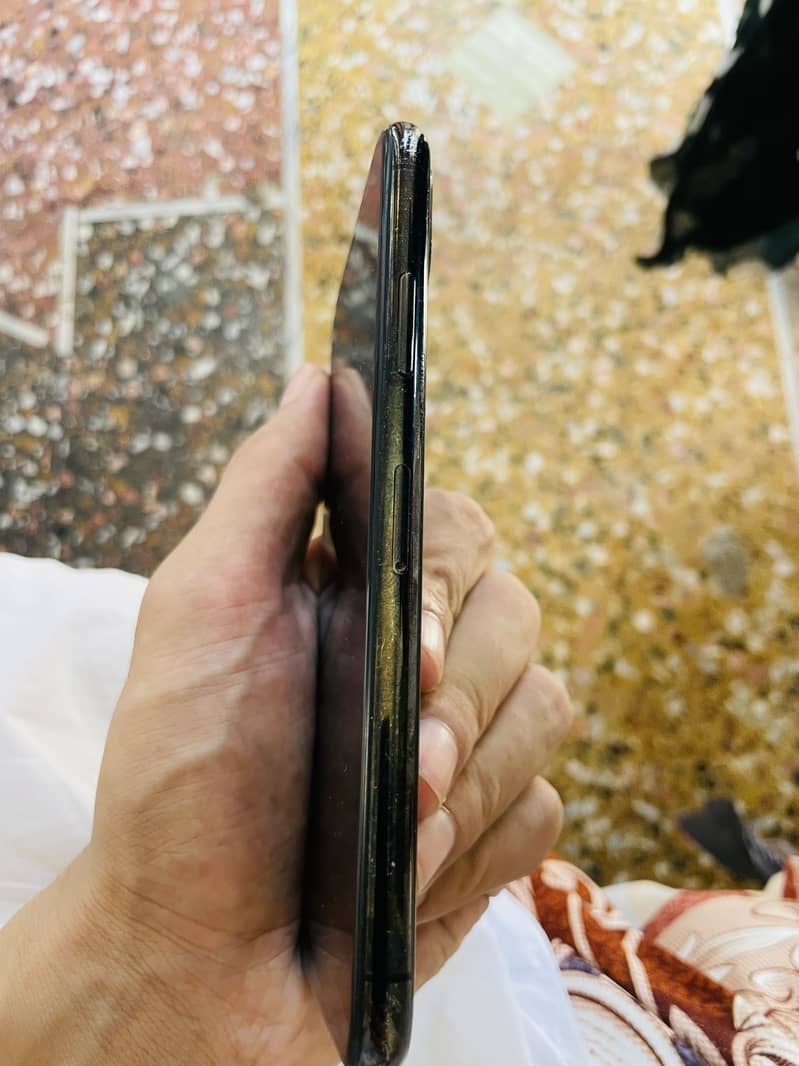 Apple iPhone X 3