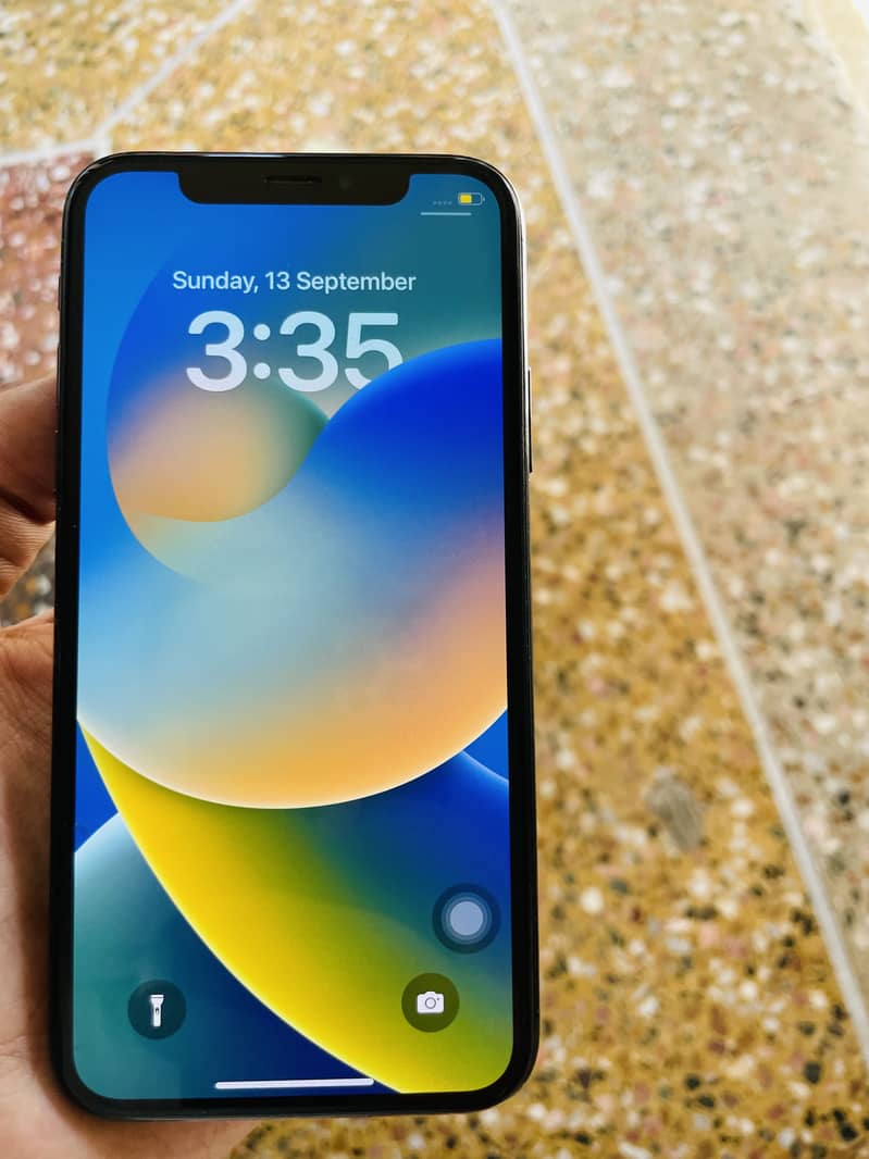 Apple iPhone X 4