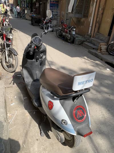 Electric scooty