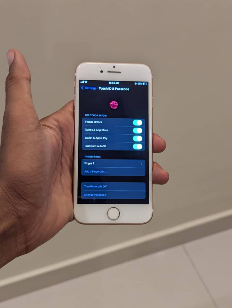 Apple iPhone 7 0