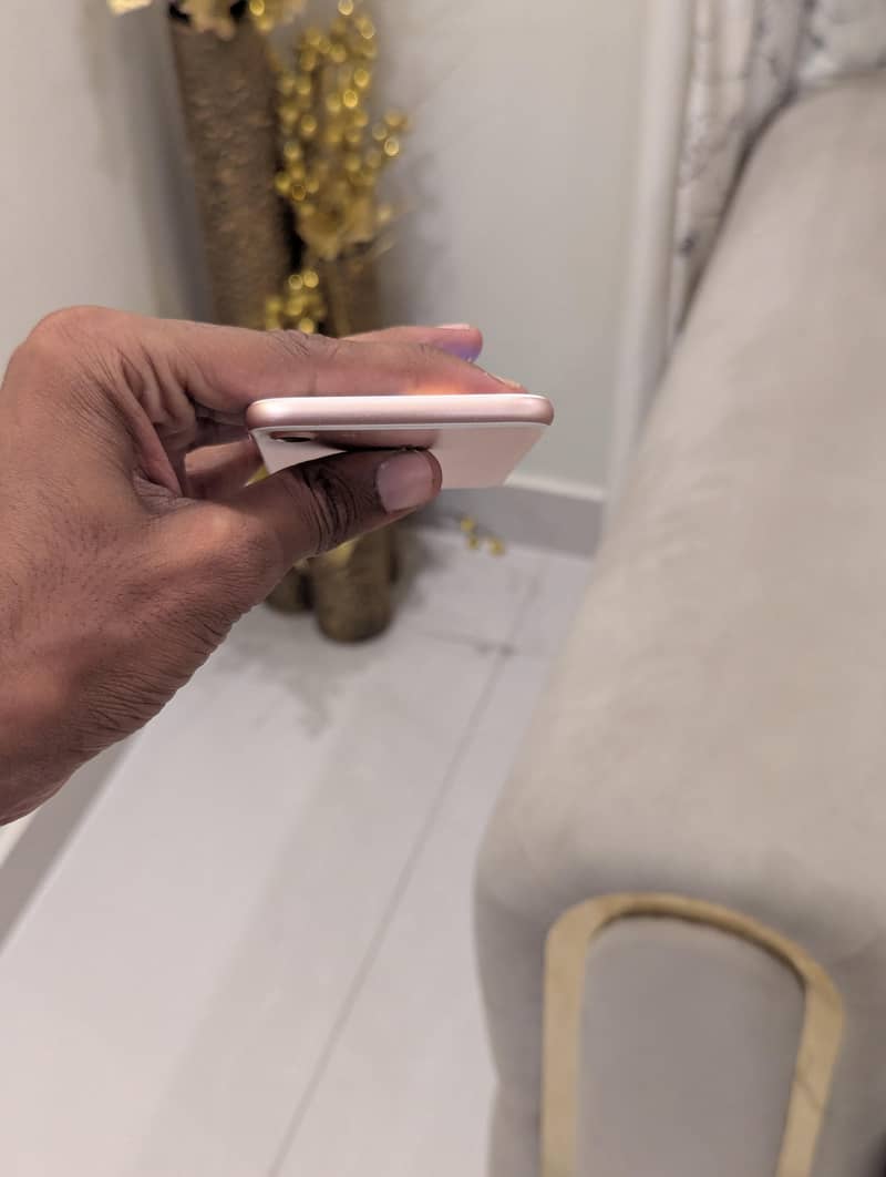 Apple iPhone 7 2