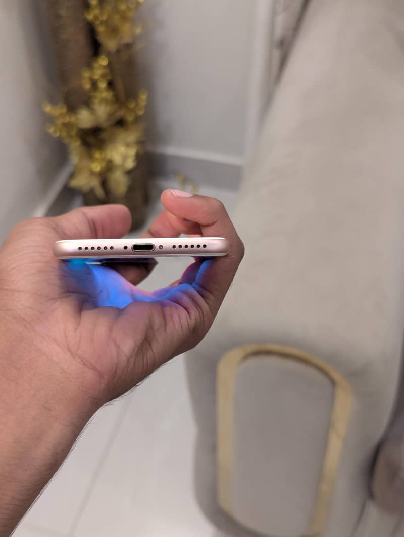 Apple iPhone 7 4