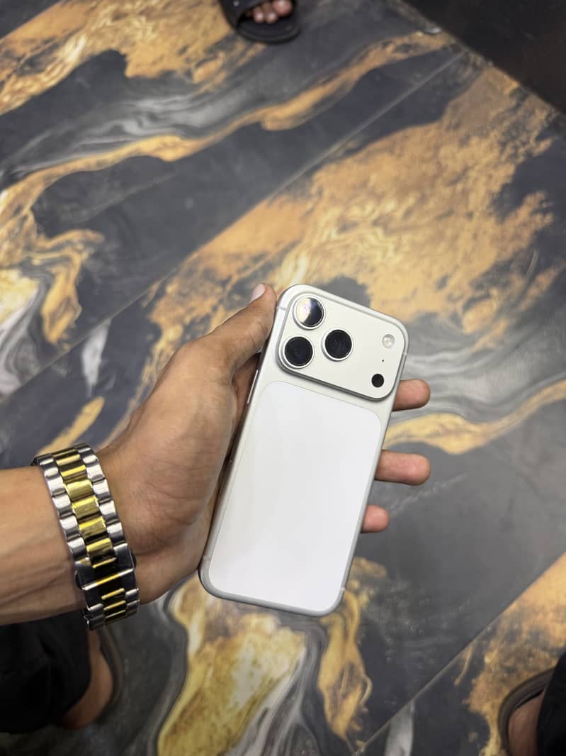 Apple iPhone 17 Pro 6