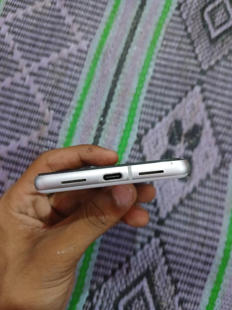 Google Pixel 7 4